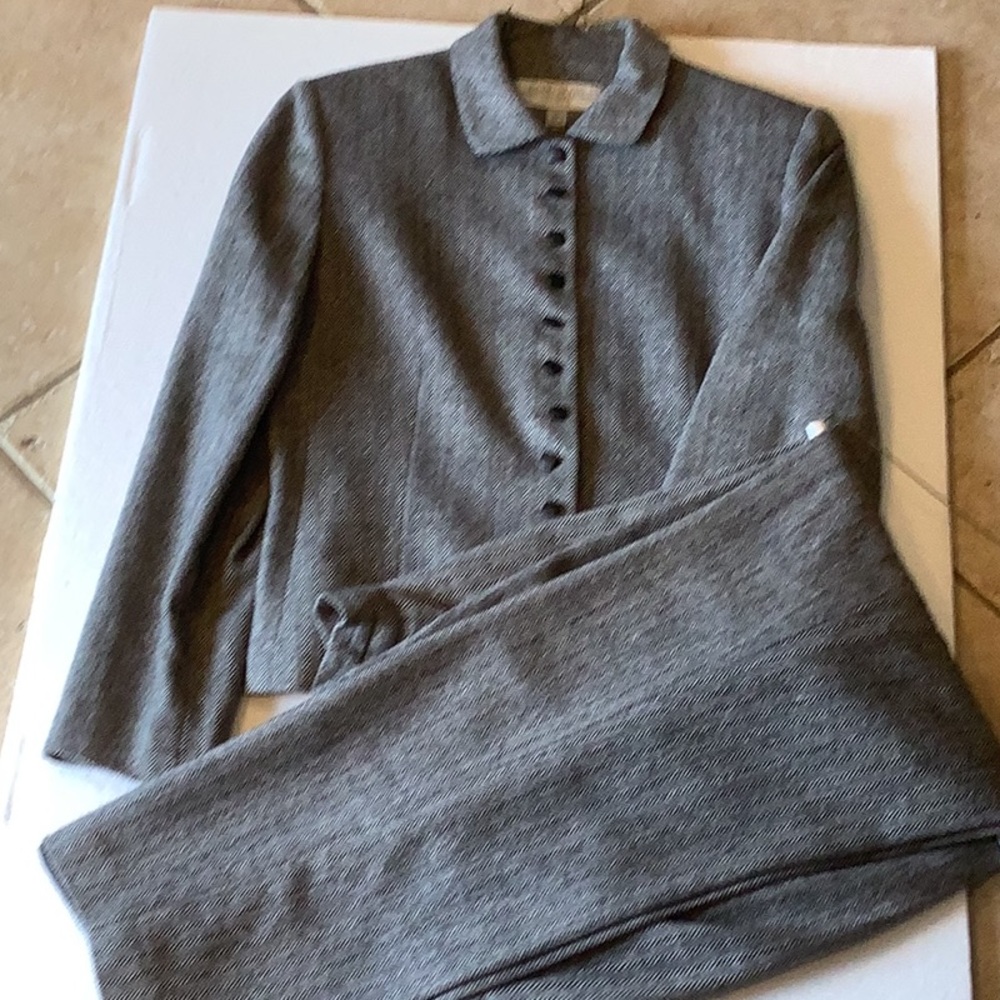 WOOL Blend FULLY LINED Black Herringbone Pants Suit by Larry Levine Size 10